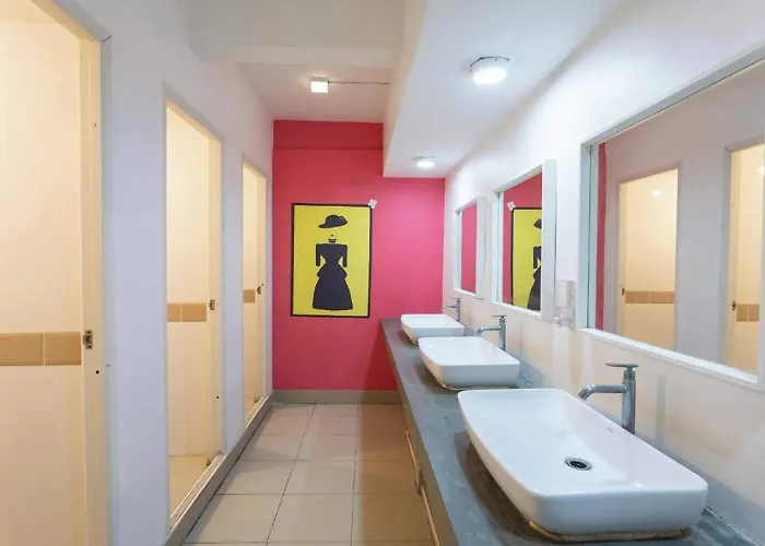 Hostel Bw Thai Art Style *